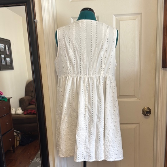 White Sleeveless V-Neck Babydoll Mini Dress - Picture 4 of 5